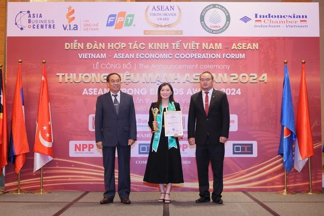 Kim Oanh Group nhận giải thưởng Top 10 thương hiệu mạnh Asian Kim Oanh Group nhận giải thưởng Top 10 thương hiệu mạnh Asian