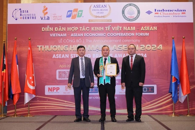Ông Huỳnh Thanh Quang - Giám đốc Palace Long Hai Resort nhận danh hiệu Sản phẩm – Dịch vụ chất lượng ASEAN 2024 cho khu nghỉ dưỡng Ông Huỳnh Thanh Quang - Giám đốc Palace Long Hai Resort nhận danh hiệu Sản phẩm – Dịch vụ chất lượng ASEAN 2024 cho khu nghỉ dưỡng
