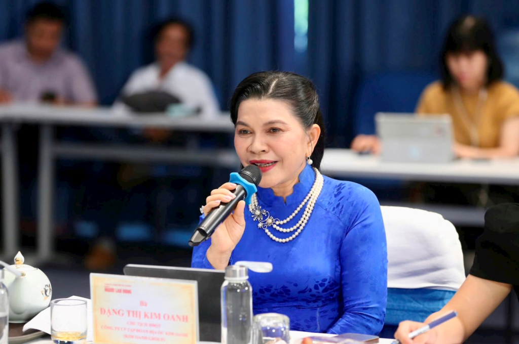 Chủ tịch Đặng Thị Kim Oanh phát biểu tại Hội nghị Chủ tịch Đặng Thị Kim Oanh phát biểu tại Hội nghị